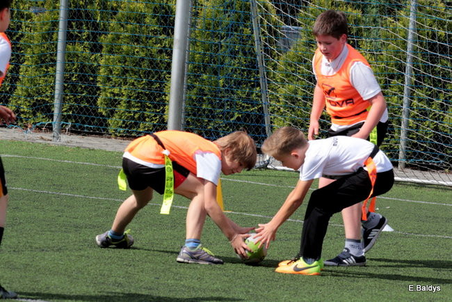 Dziecięce rugby na Orliku (zdjęcia)