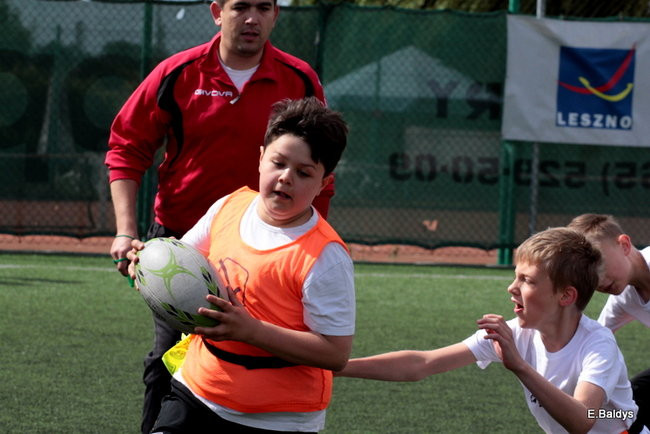 Dziecięce rugby na Orliku (zdjęcia)