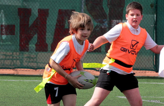 Dziecięce rugby na Orliku (zdjęcia)