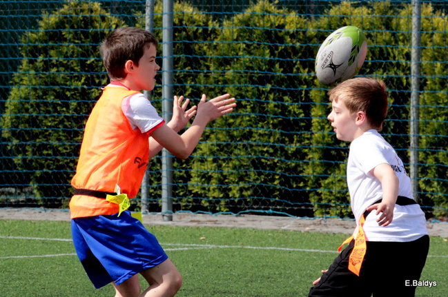 Dziecięce rugby na Orliku (zdjęcia)