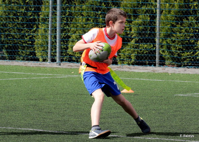 Dziecięce rugby na Orliku (zdjęcia)