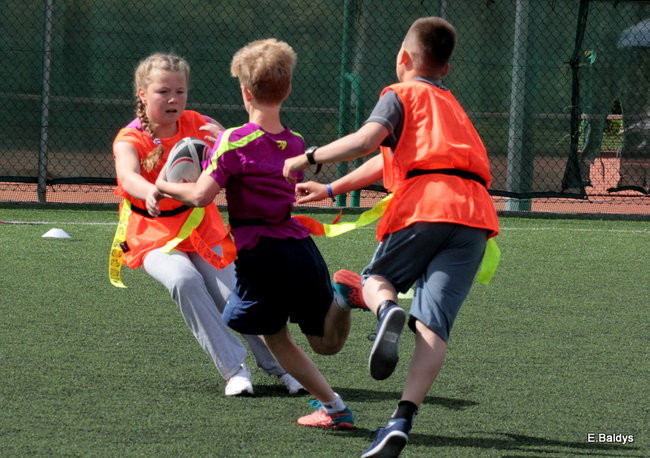 Dziecięce rugby na Orliku (zdjęcia)