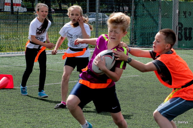 Dziecięce rugby na Orliku (zdjęcia)