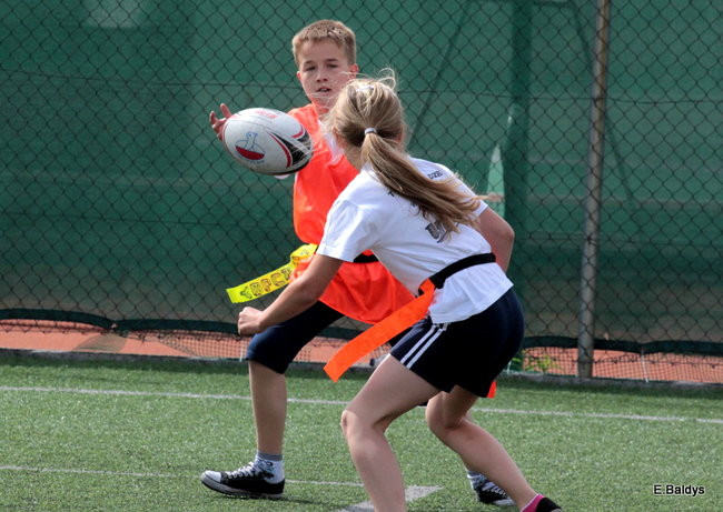 Dziecięce rugby na Orliku (zdjęcia)