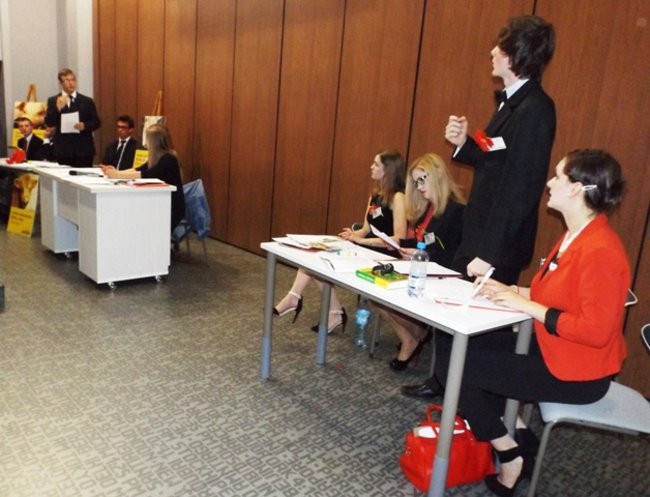 Ekonomik zwyciężył w debatach (zdjęcia)