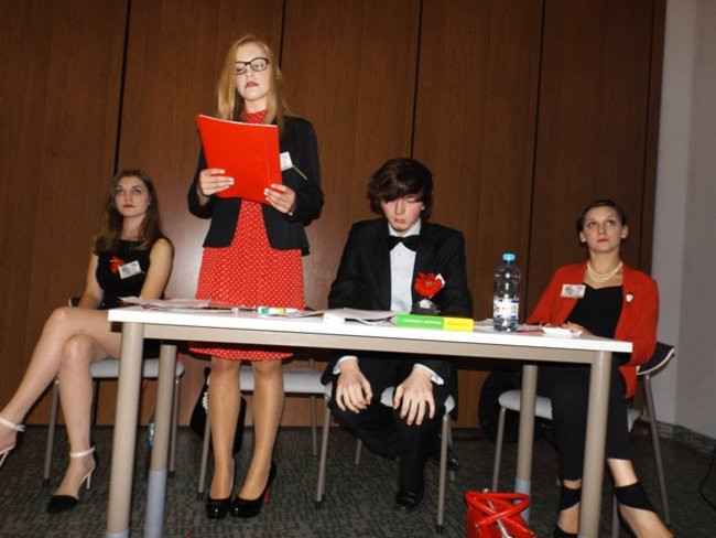 Ekonomik zwyciężył w debatach (zdjęcia)