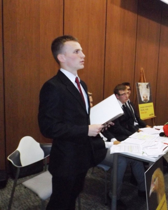 Ekonomik zwyciężył w debatach (zdjęcia)