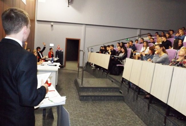 Ekonomik zwyciężył w debatach (zdjęcia)