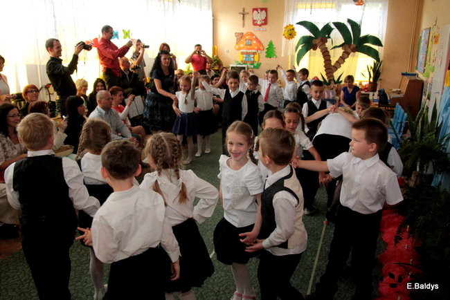 Polonezem pożegnali przedszkole (zdjęcia)