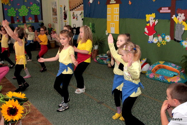 Polonezem pożegnali przedszkole (zdjęcia)