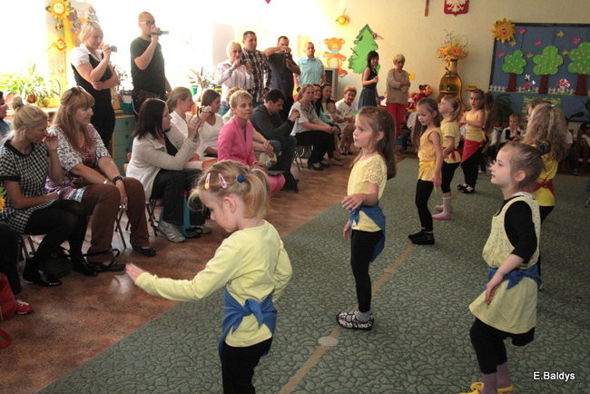 Polonezem pożegnali przedszkole (zdjęcia)