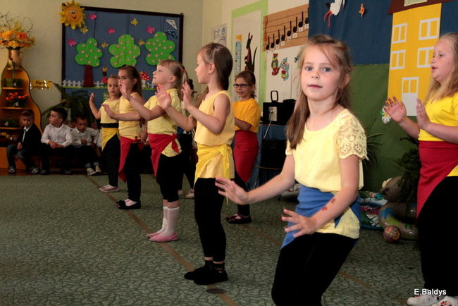 Polonezem pożegnali przedszkole (zdjęcia)