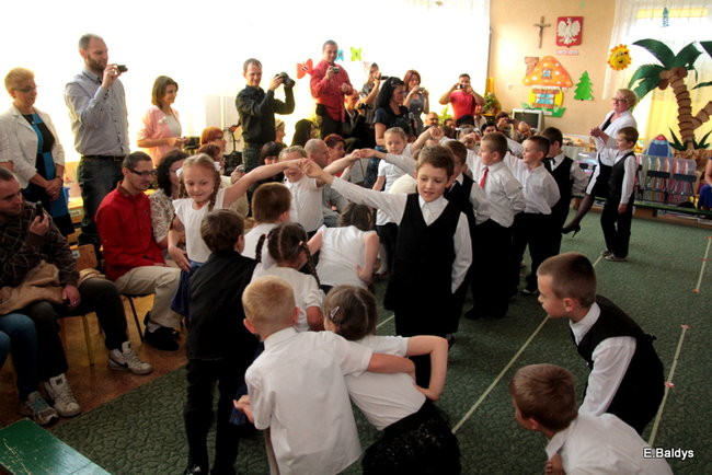 Polonezem pożegnali przedszkole (zdjęcia)