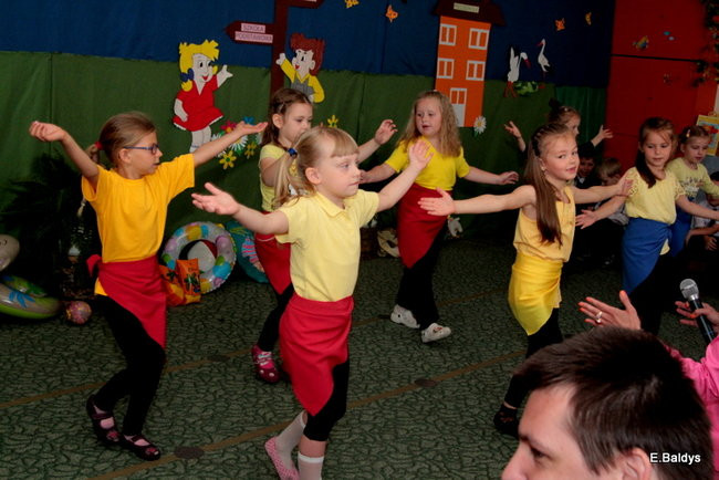 Polonezem pożegnali przedszkole (zdjęcia)