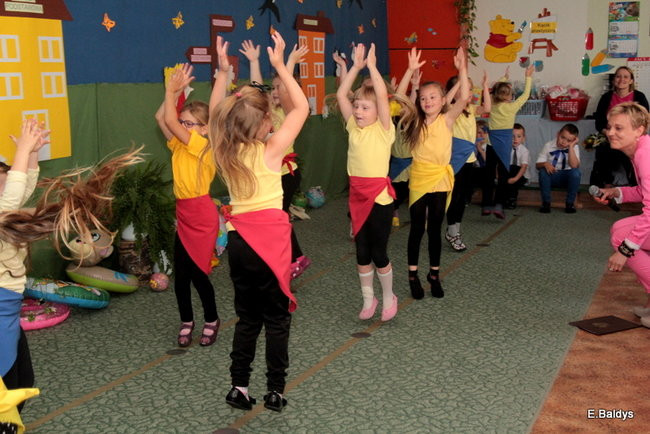 Polonezem pożegnali przedszkole (zdjęcia)