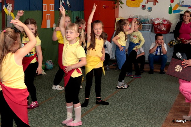 Polonezem pożegnali przedszkole (zdjęcia)