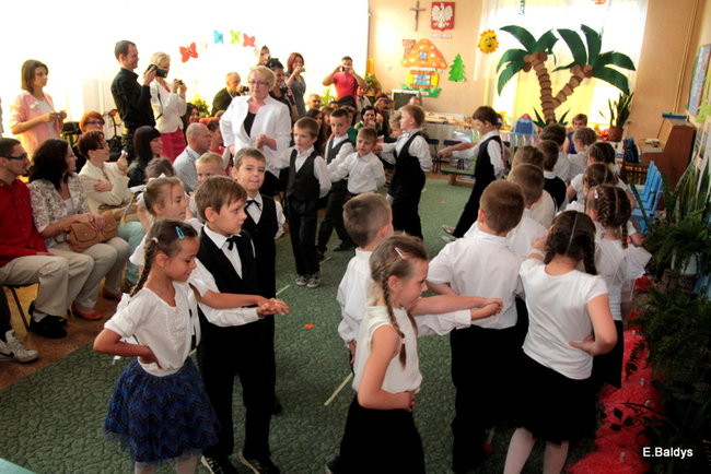 Polonezem pożegnali przedszkole (zdjęcia)