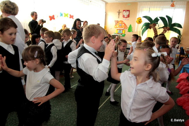 Polonezem pożegnali przedszkole (zdjęcia)