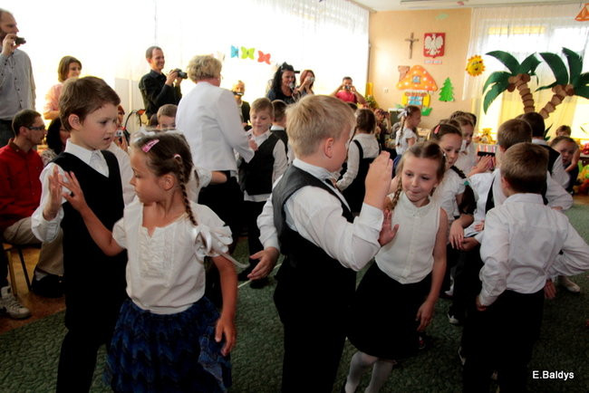 Polonezem pożegnali przedszkole (zdjęcia)