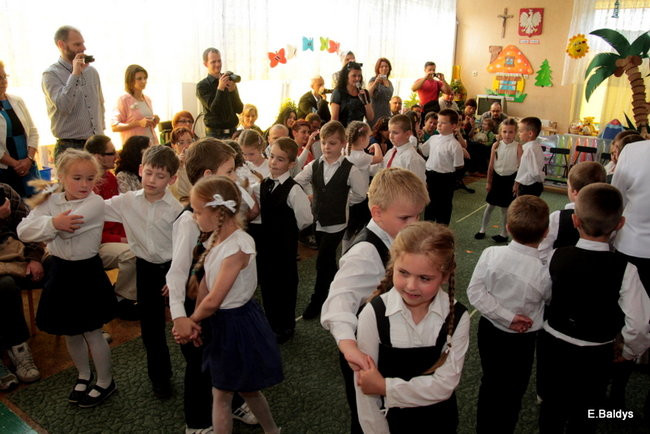 Polonezem pożegnali przedszkole (zdjęcia)