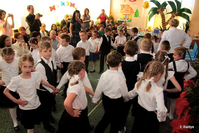 Polonezem pożegnali przedszkole (zdjęcia)