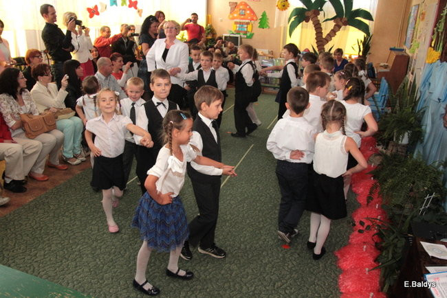 Polonezem pożegnali przedszkole (zdjęcia)