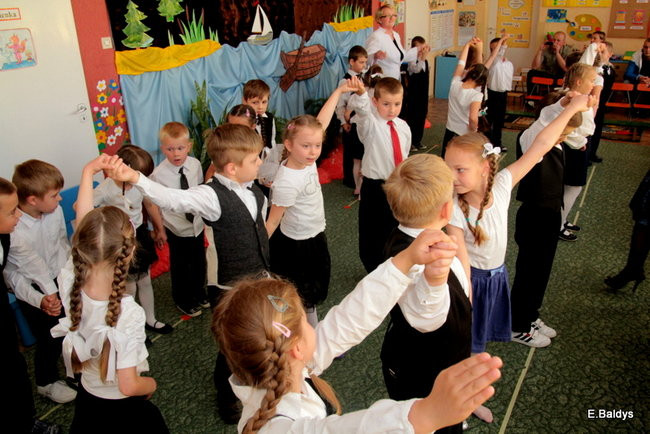 Polonezem pożegnali przedszkole (zdjęcia)