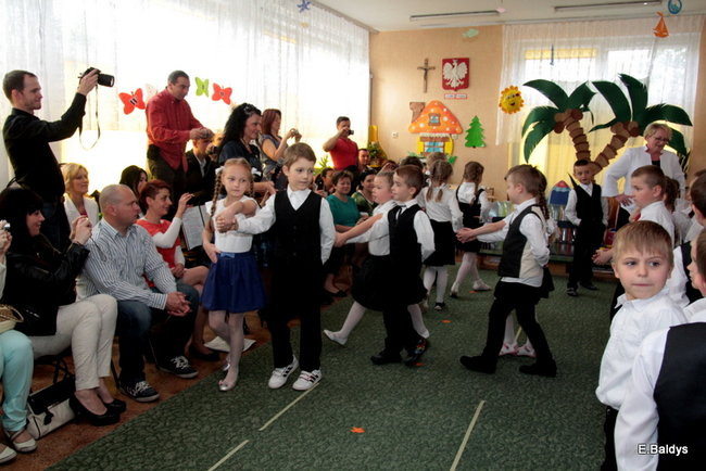 Polonezem pożegnali przedszkole (zdjęcia)