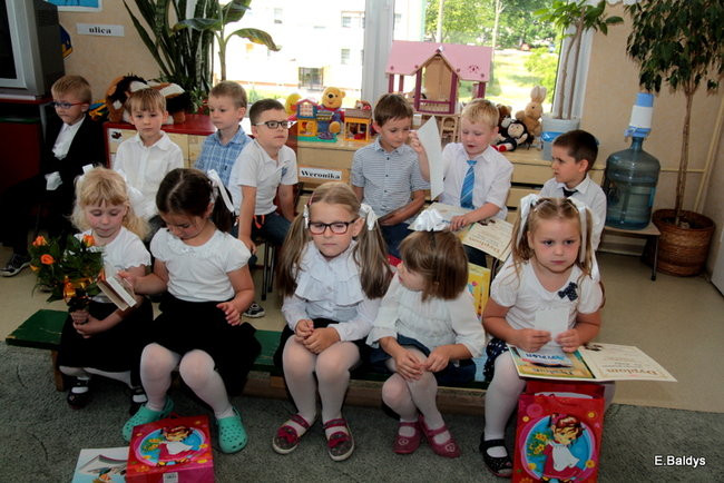 Polonezem pożegnali przedszkole (zdjęcia)