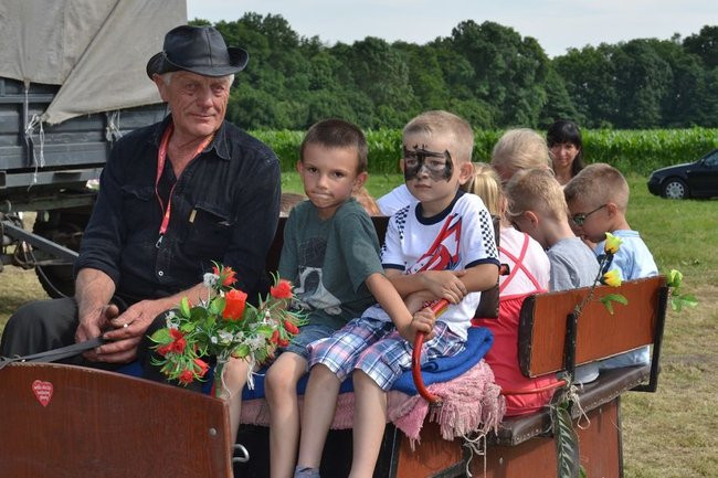 Festyn w Oporowie (zdjęcia)