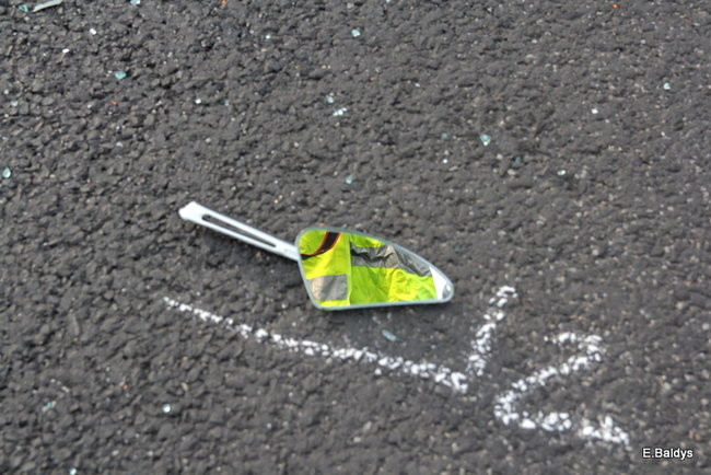 Kraksa przed sygnalizatorem (zdjęcia)