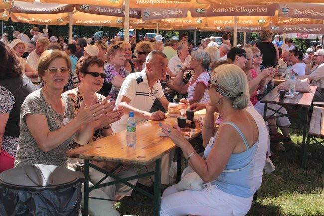 Festyn Seniorów na lotnisku (zdjęcia)