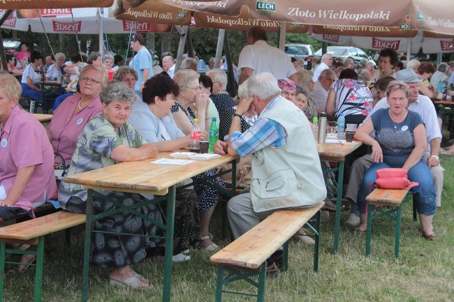 Festyn Seniorów na lotnisku (zdjęcia)