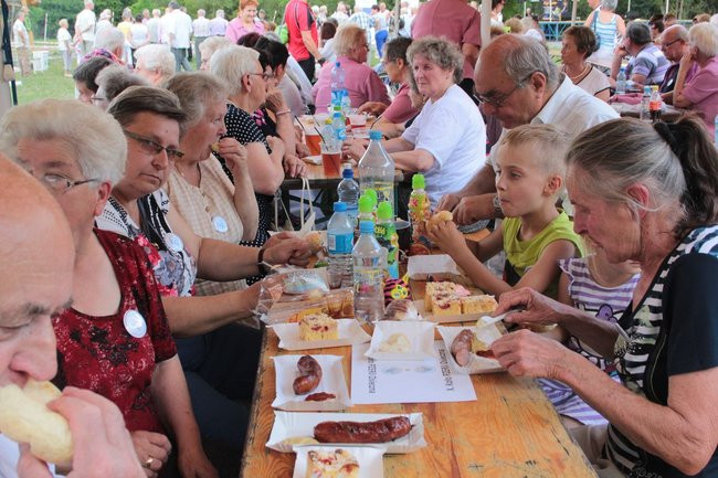 Festyn Seniorów na lotnisku (zdjęcia)