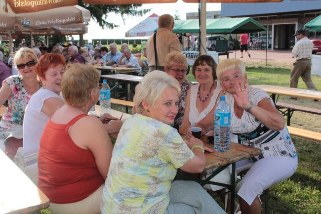 Festyn Seniorów na lotnisku (zdjęcia)