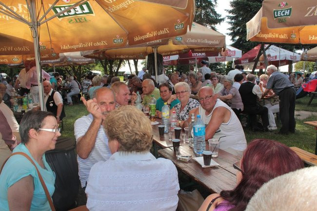 Festyn Seniorów na lotnisku (zdjęcia)