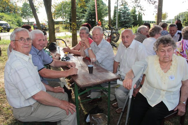Festyn Seniorów na lotnisku (zdjęcia)