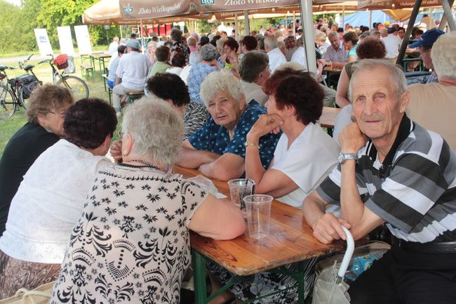 Festyn Seniorów na lotnisku (zdjęcia)