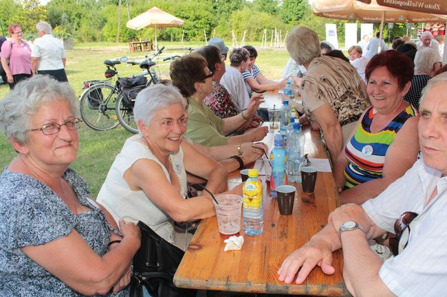 Festyn Seniorów na lotnisku (zdjęcia)