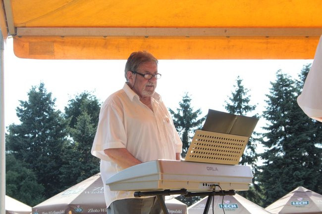 Festyn Seniorów na lotnisku (zdjęcia)