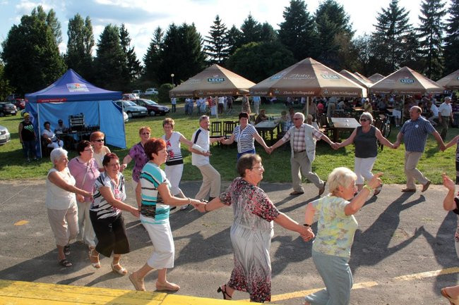 Festyn Seniorów na lotnisku (zdjęcia)