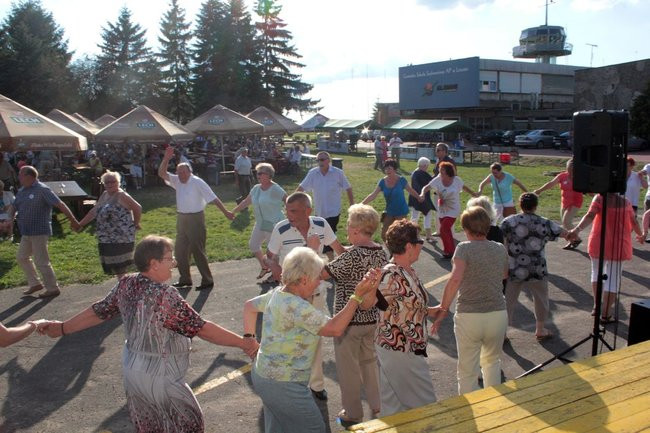 Festyn Seniorów na lotnisku (zdjęcia)
