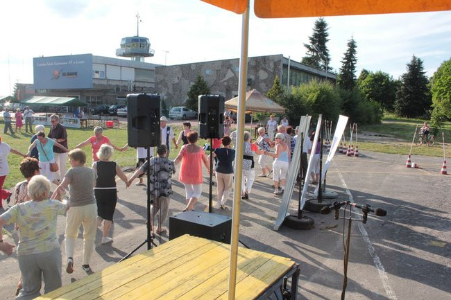 Festyn Seniorów na lotnisku (zdjęcia)