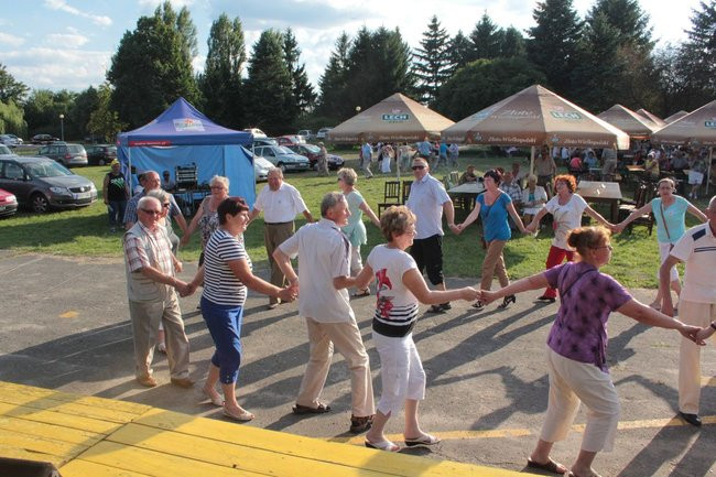 Festyn Seniorów na lotnisku (zdjęcia)