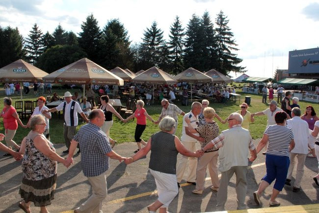 Festyn Seniorów na lotnisku (zdjęcia)