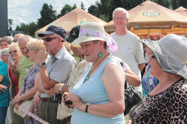 Festyn Seniorów na lotnisku (zdjęcia)