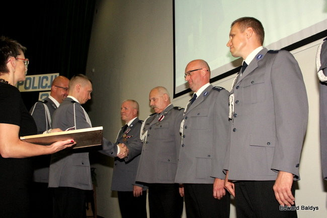 Awanse i odznaczenia dla policjantów ( zdjęcia)