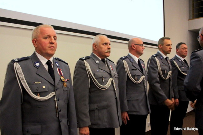 Awanse i odznaczenia dla policjantów ( zdjęcia)