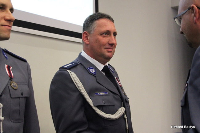 Awanse i odznaczenia dla policjantów ( zdjęcia)
