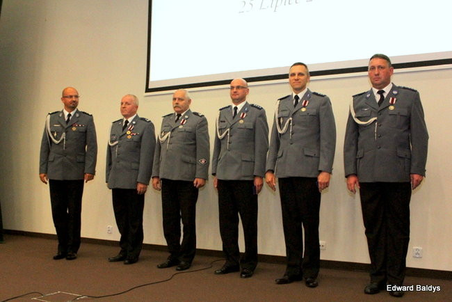 Awanse i odznaczenia dla policjantów ( zdjęcia)